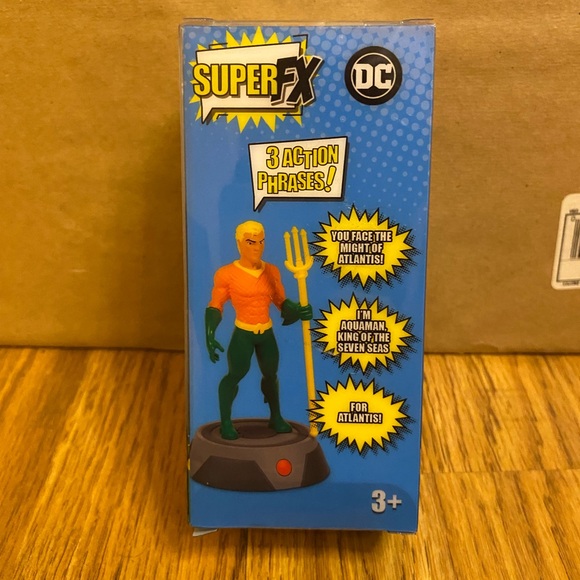 DC Comics Aquaman Plush And SuperFX Talking Aquaman Figure Collectible Bundle - Picture 3 of 6